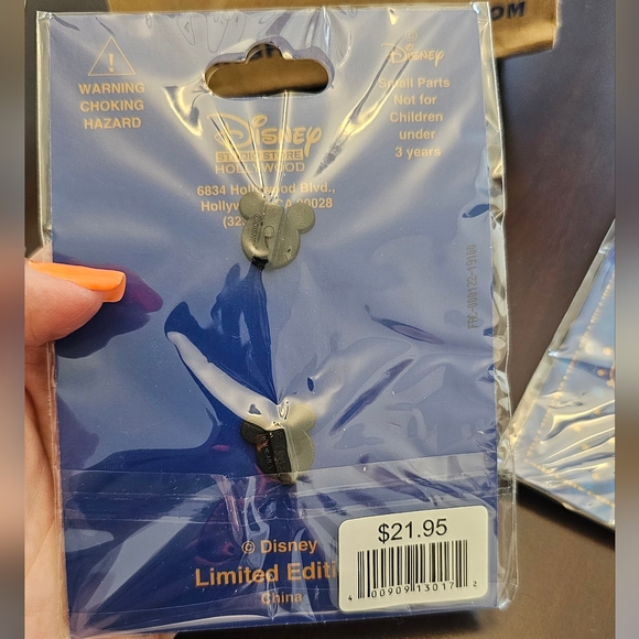 Disney Hollywood Studio Ghirardelli Alladin Live Action Genie Pin LE300 - Picture 2 of 3